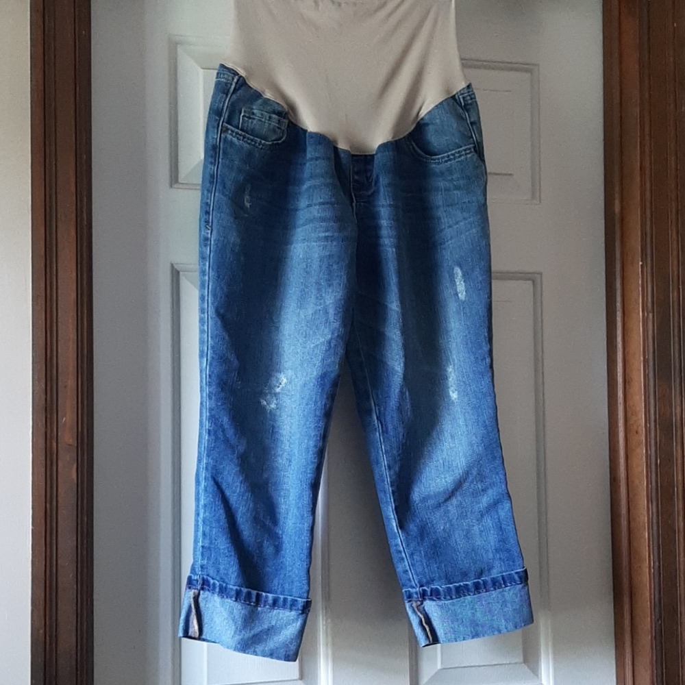 Maternity Distressed Cuffed Capris